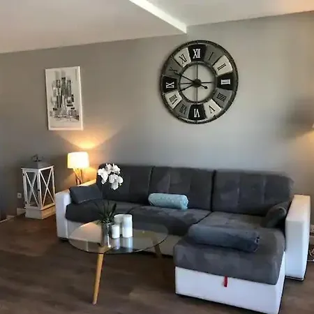 Les Pieds Dans L'eau Apartment *